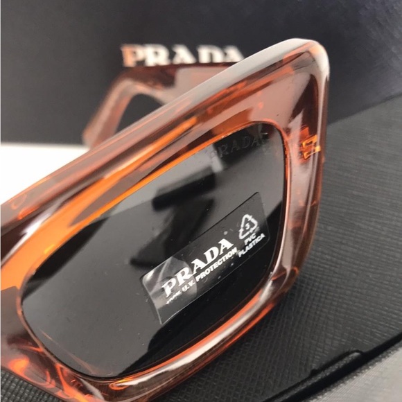 Authentic Prada Eyewear PR13ZS10N5S0
cat-eye frame sunglasses - Picture 16 of 16